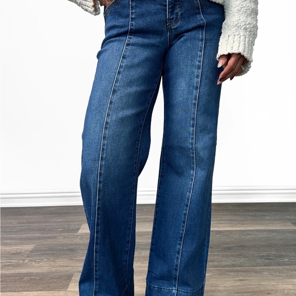 Risen tummy control mid rise wide flare jeans. - Picture 2 of 4